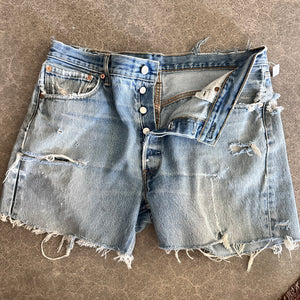 Levis Cutoffs 17” flat lay
