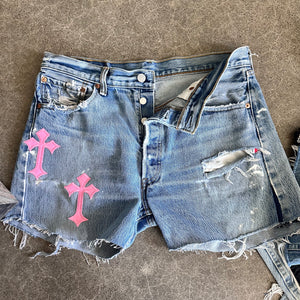 Levis Cutoffs 16” flat lay