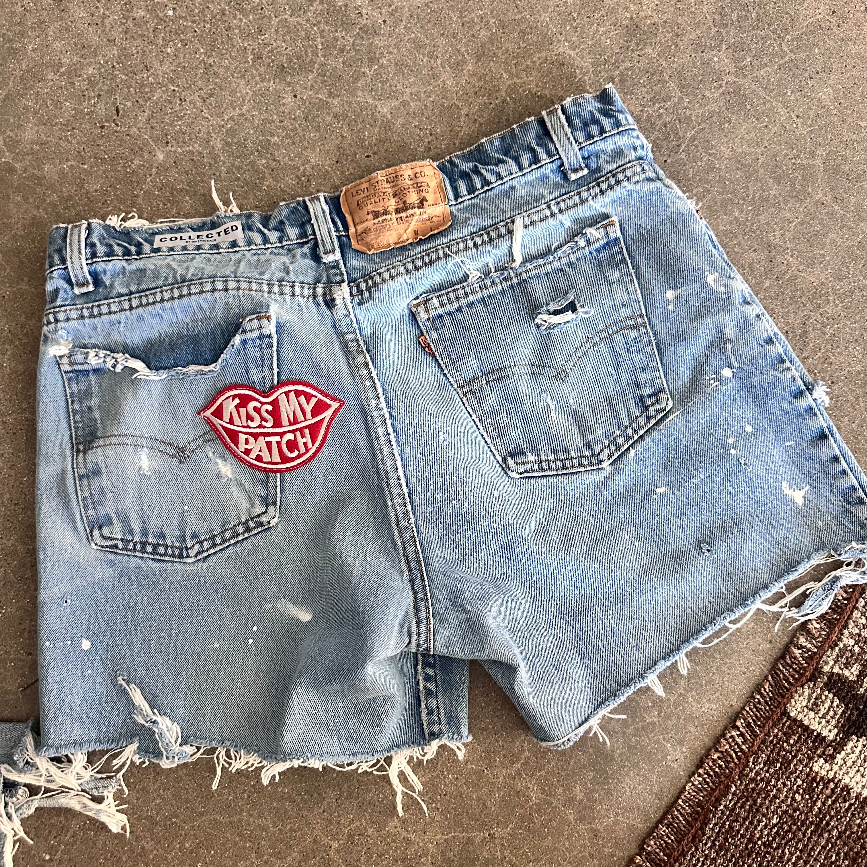 Levis Cutoffs 17.5” flat lay