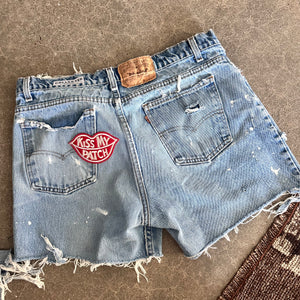 Levis Cutoffs 17.5” flat lay