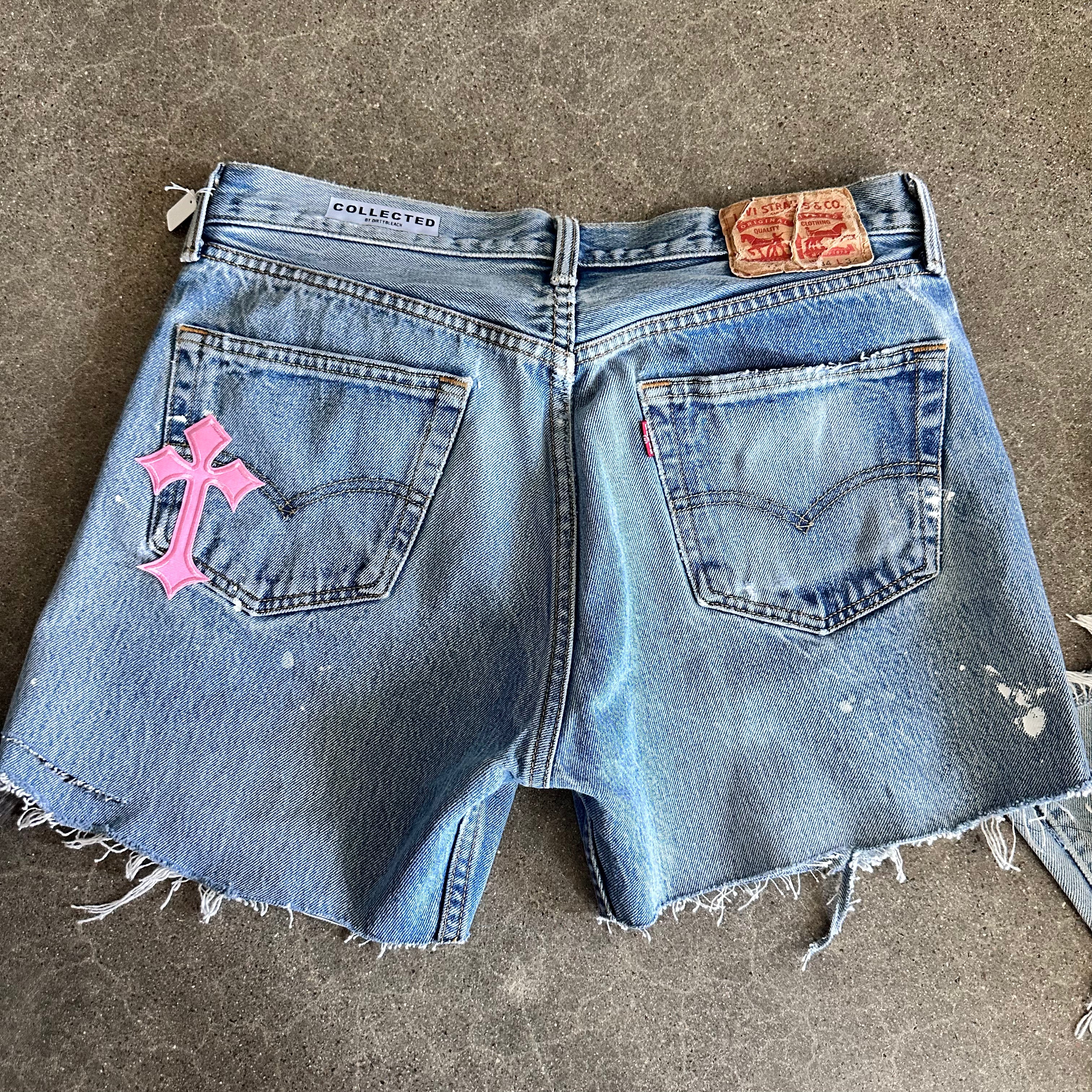 Levis Cutoffs 16” flat lay