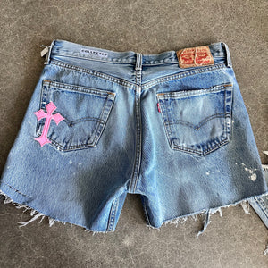 Levis Cutoffs 16” flat lay