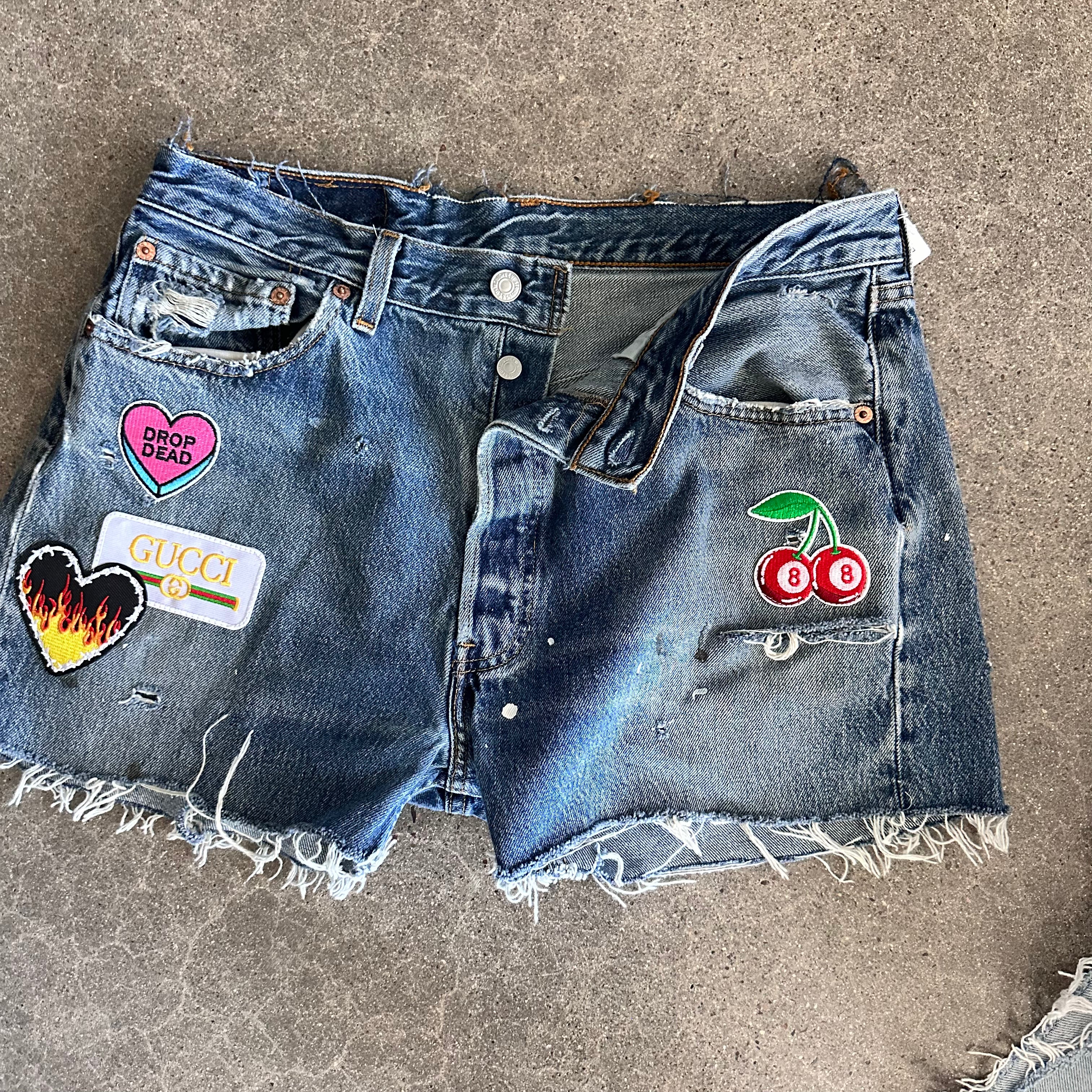 Levis Cutoffs 16” flat lay