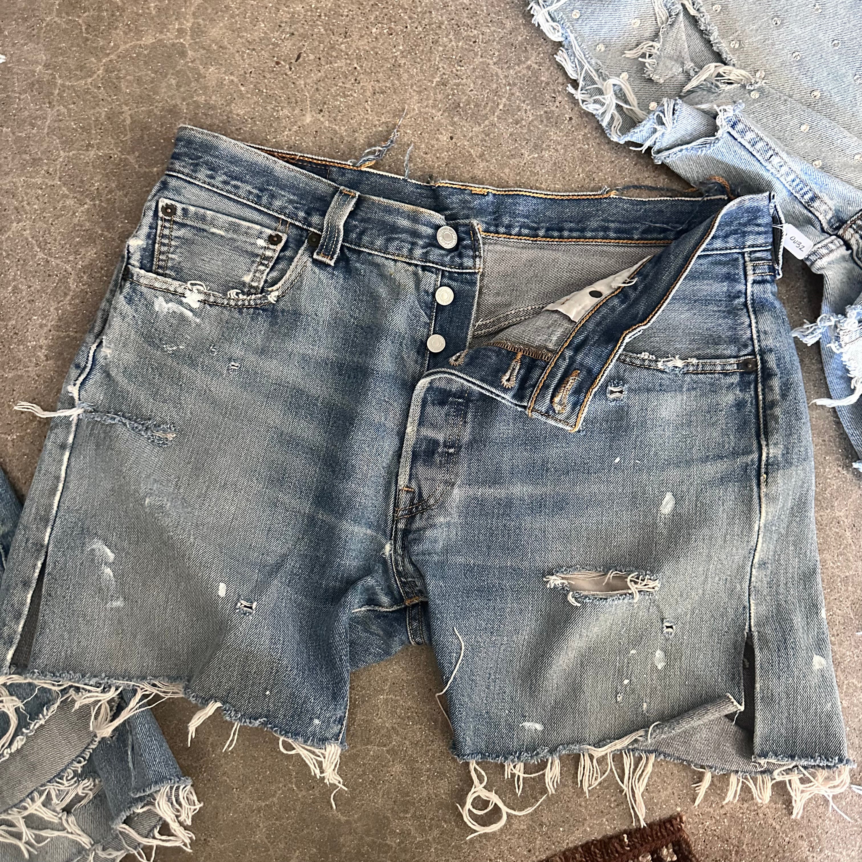 Levi’s Cutoffs 17.5” flat lay