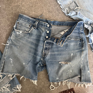 Levi’s Cutoffs 17.5” flat lay