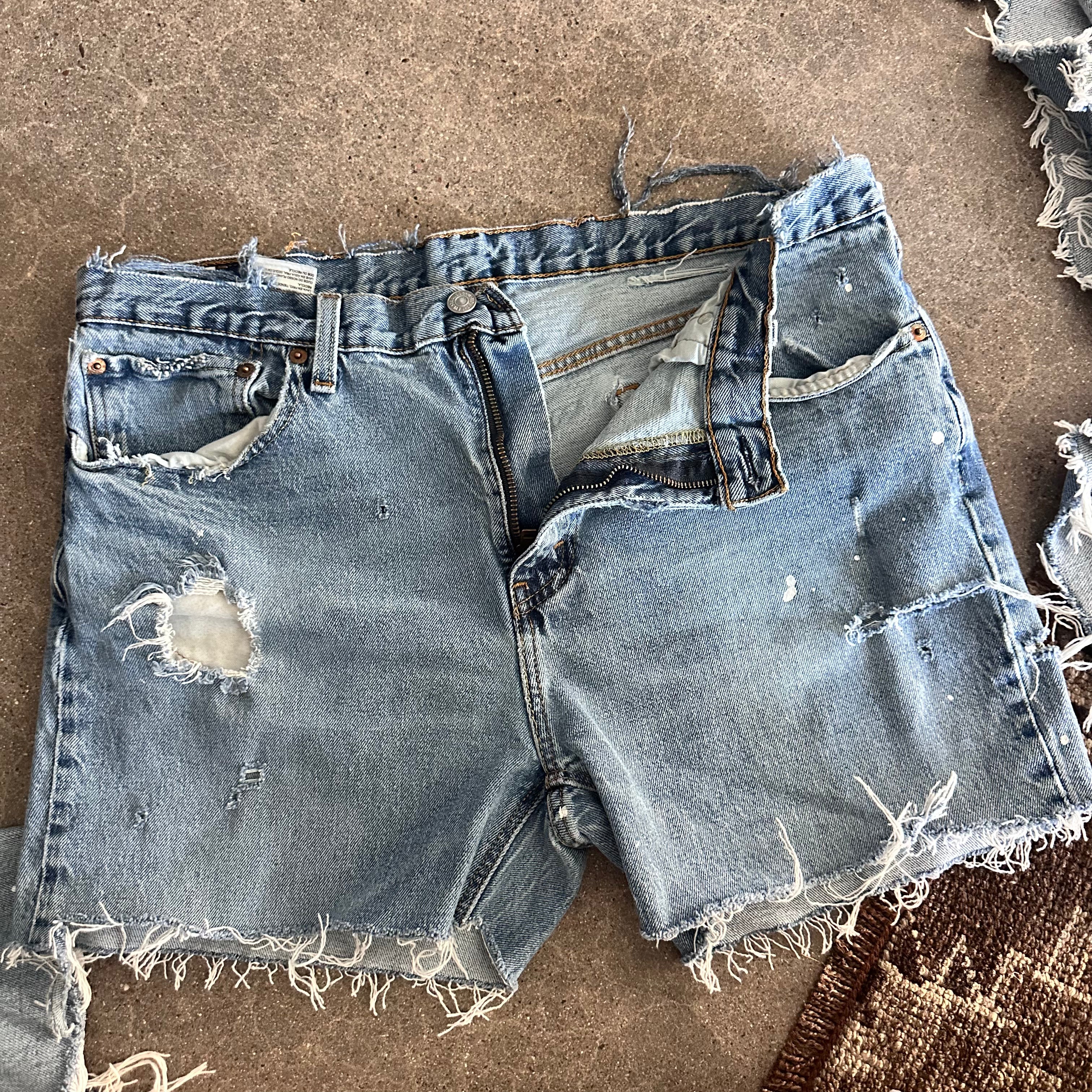 Levi’s Cutoffs 18” flat lay