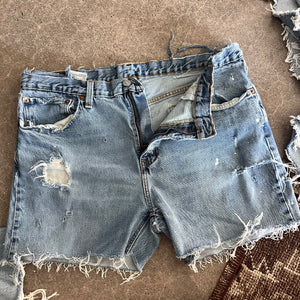 Levi’s Cutoffs 18” flat lay