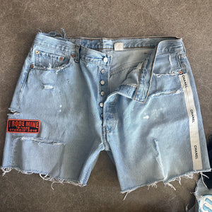 Levis Cutoffs 20.5” flat lay