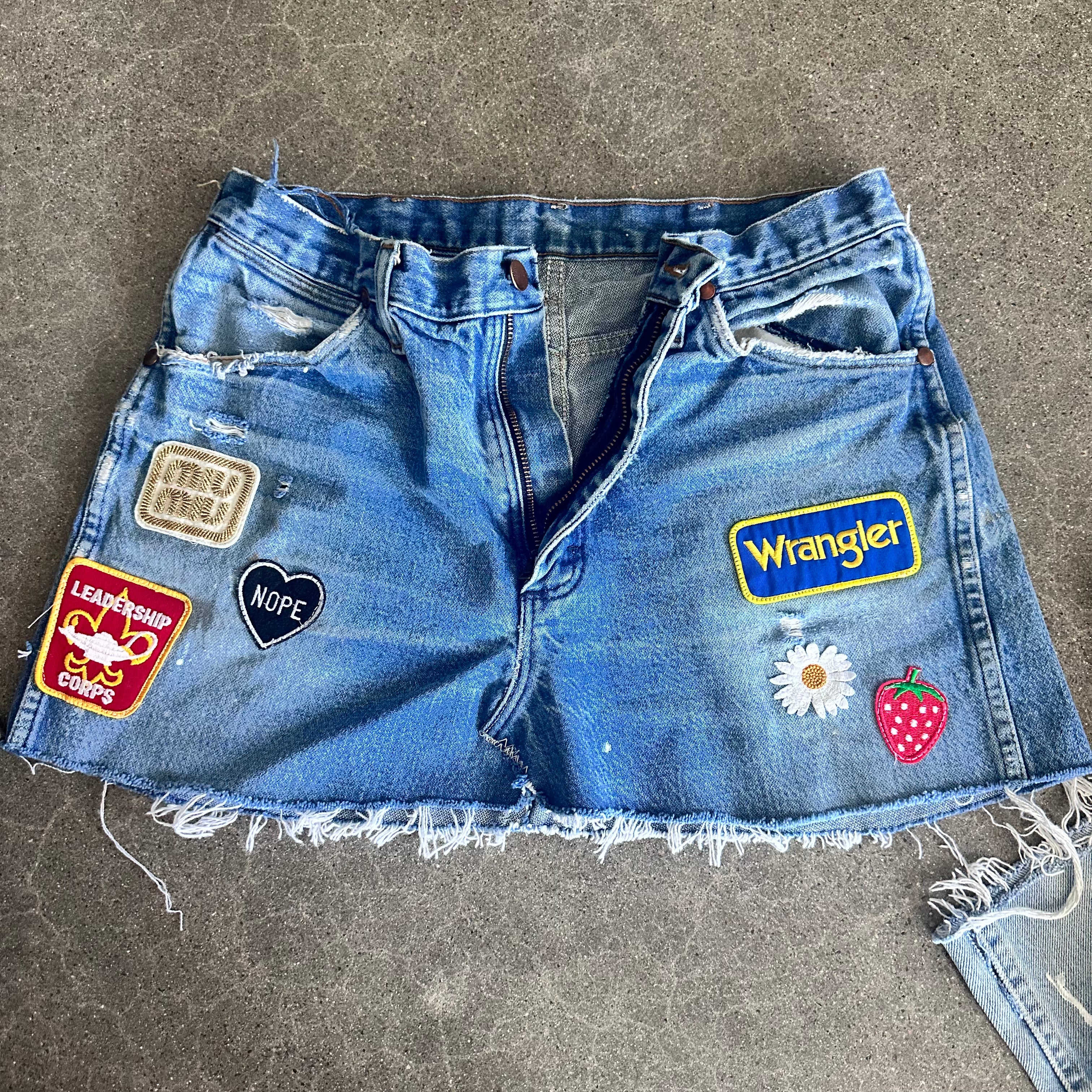 Wrangler Cutoff skirt 16” flat lay