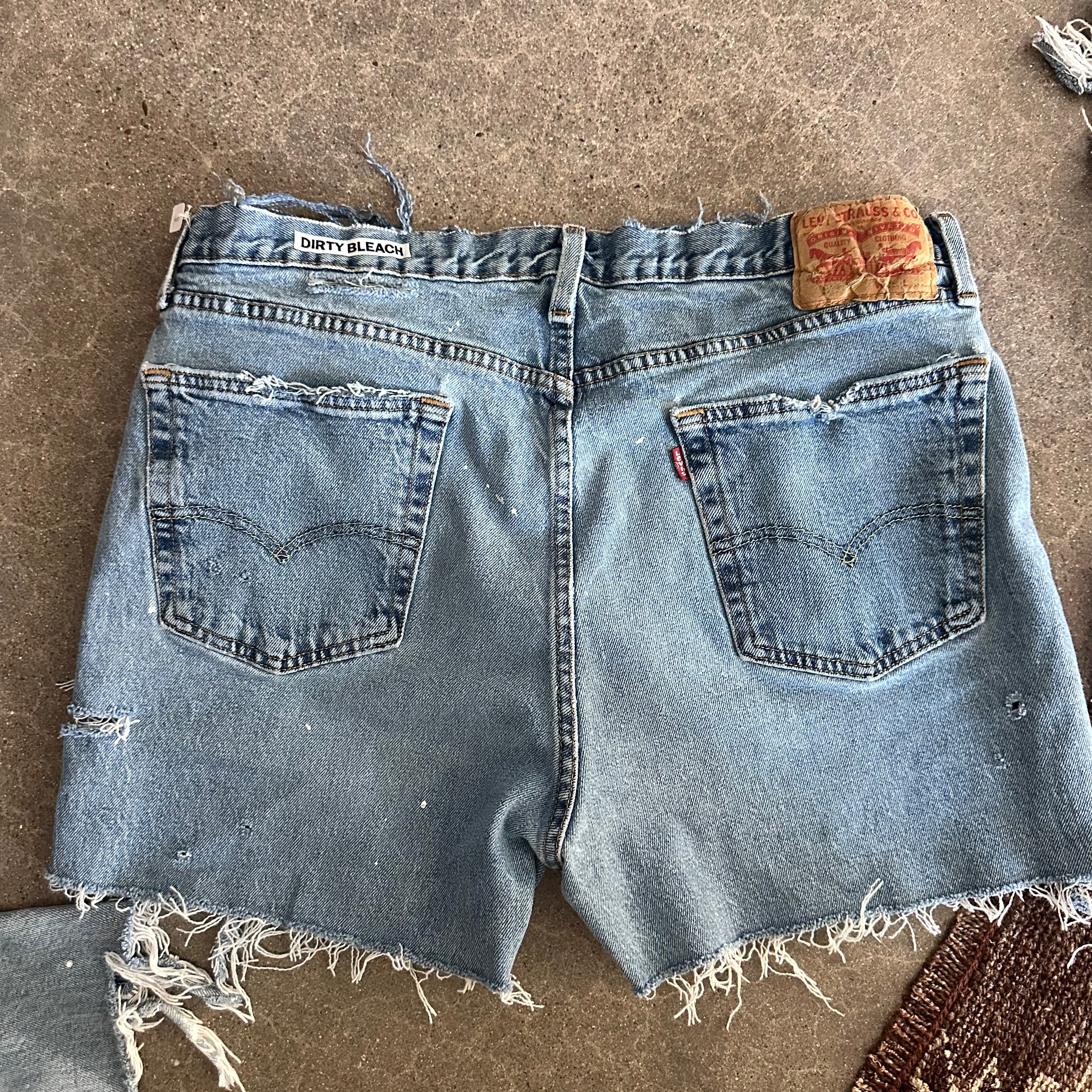 Levi’s Cutoffs 18” flat lay