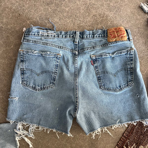 Levi’s Cutoffs 18” flat lay