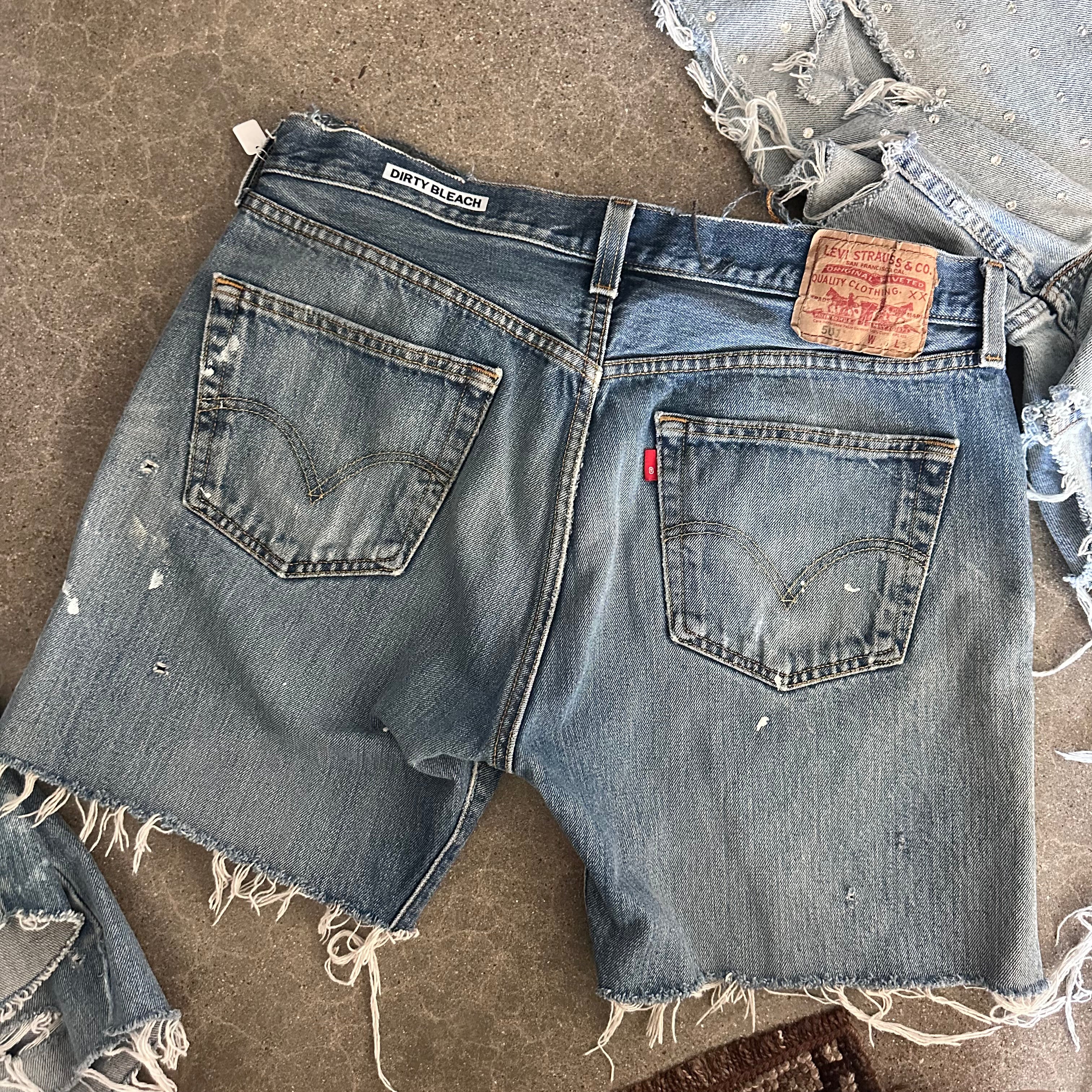 Levi’s Cutoffs 17.5” flat lay