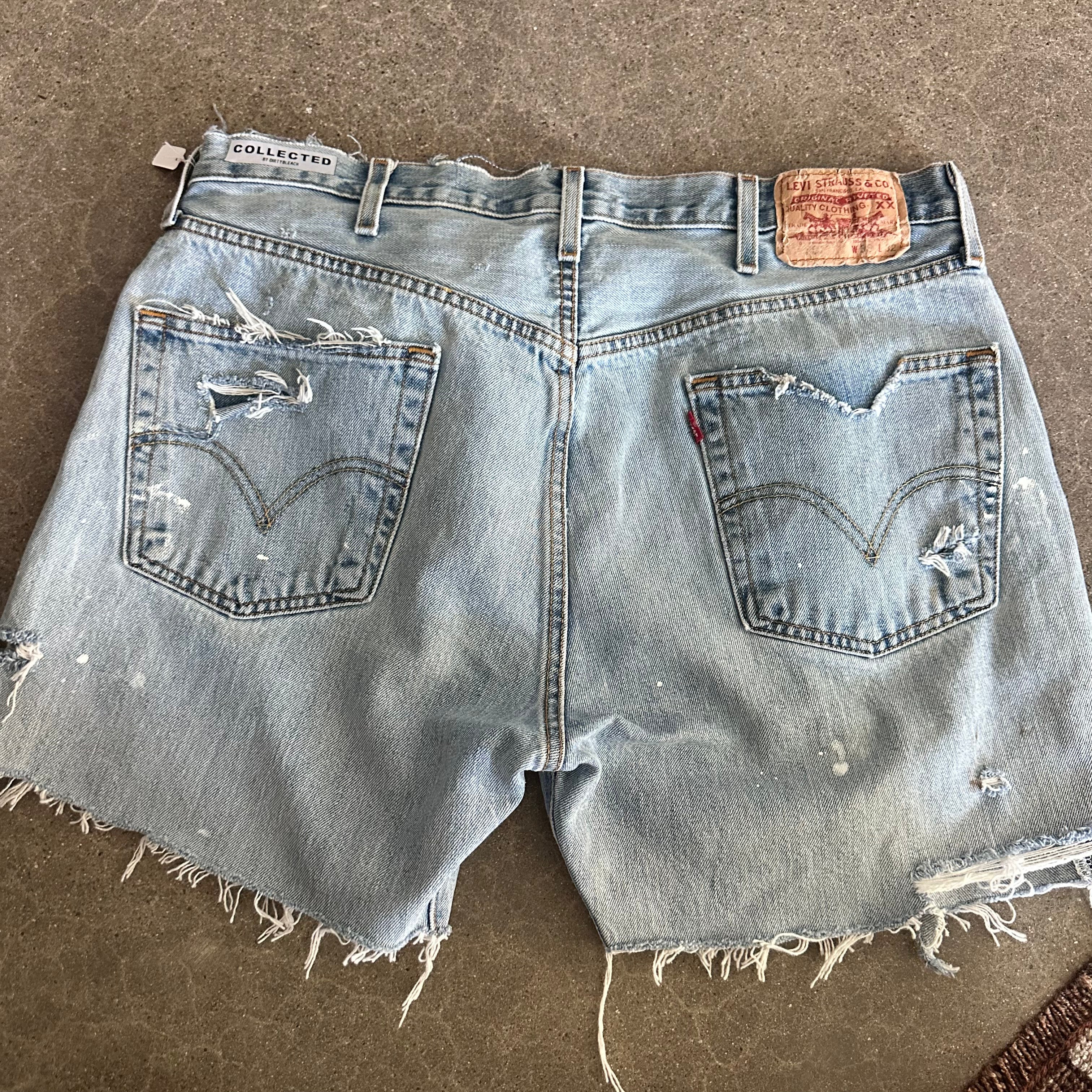 Levis Cutoffs 18.5” flat lay