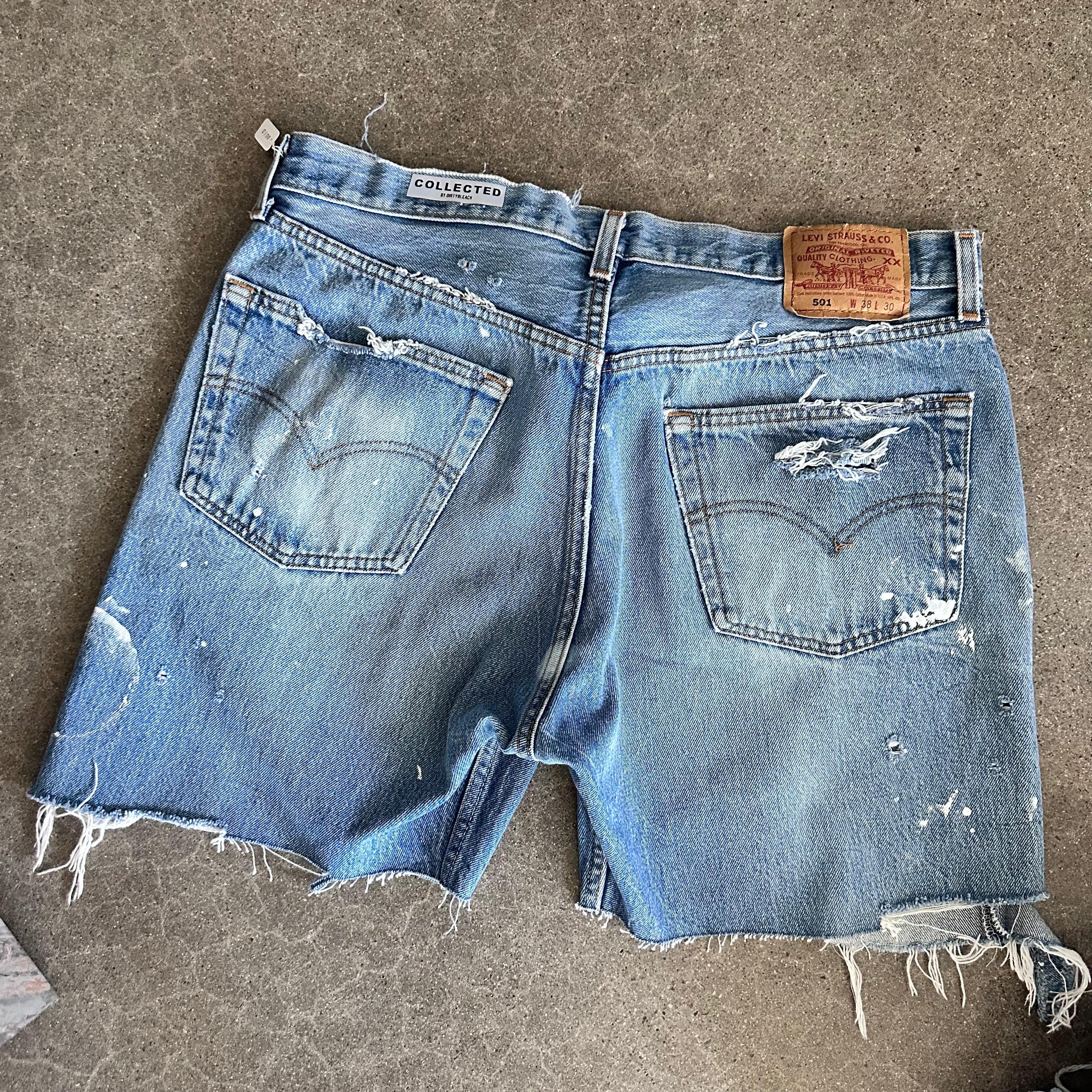 Levis Cutoffs 18” flat lay