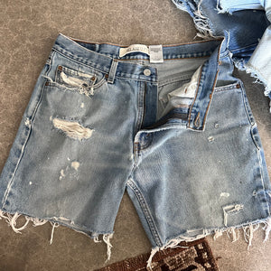 Levi’s Cutoffs 16.5” flat lay