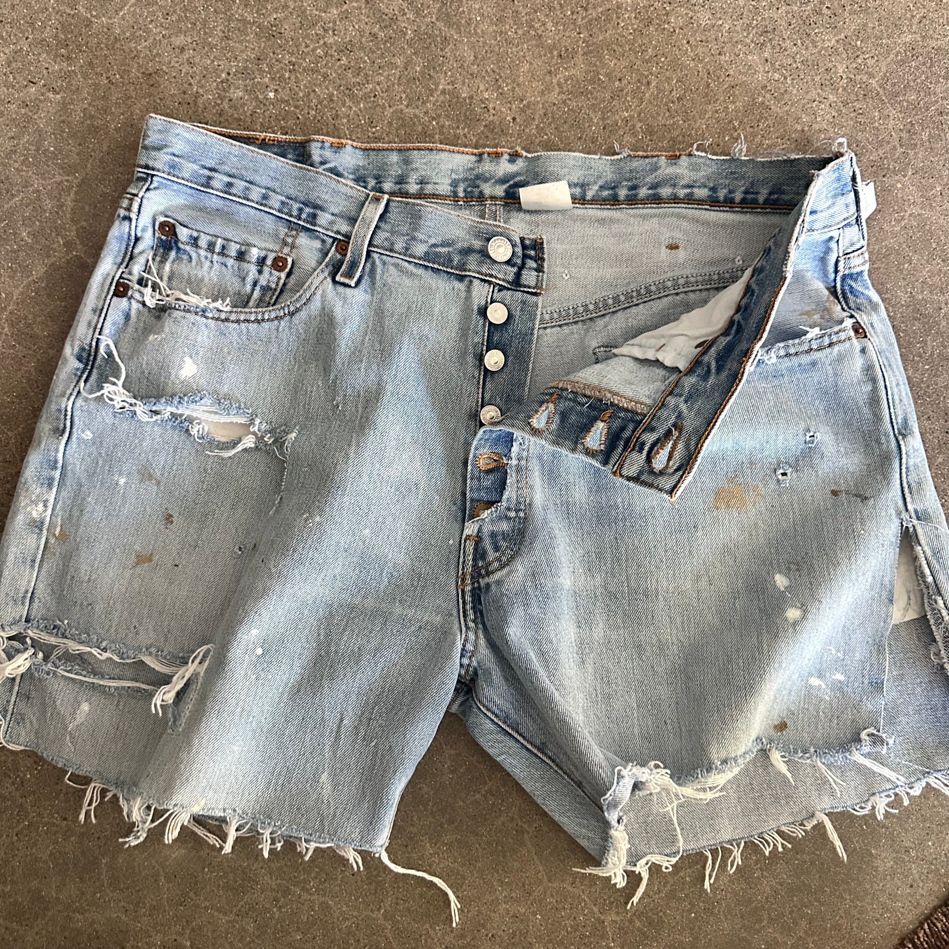 Levis Cutoffs 18.5” flat lay