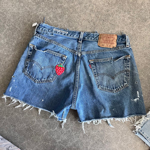 Levis Cutoffs 16” flat lay