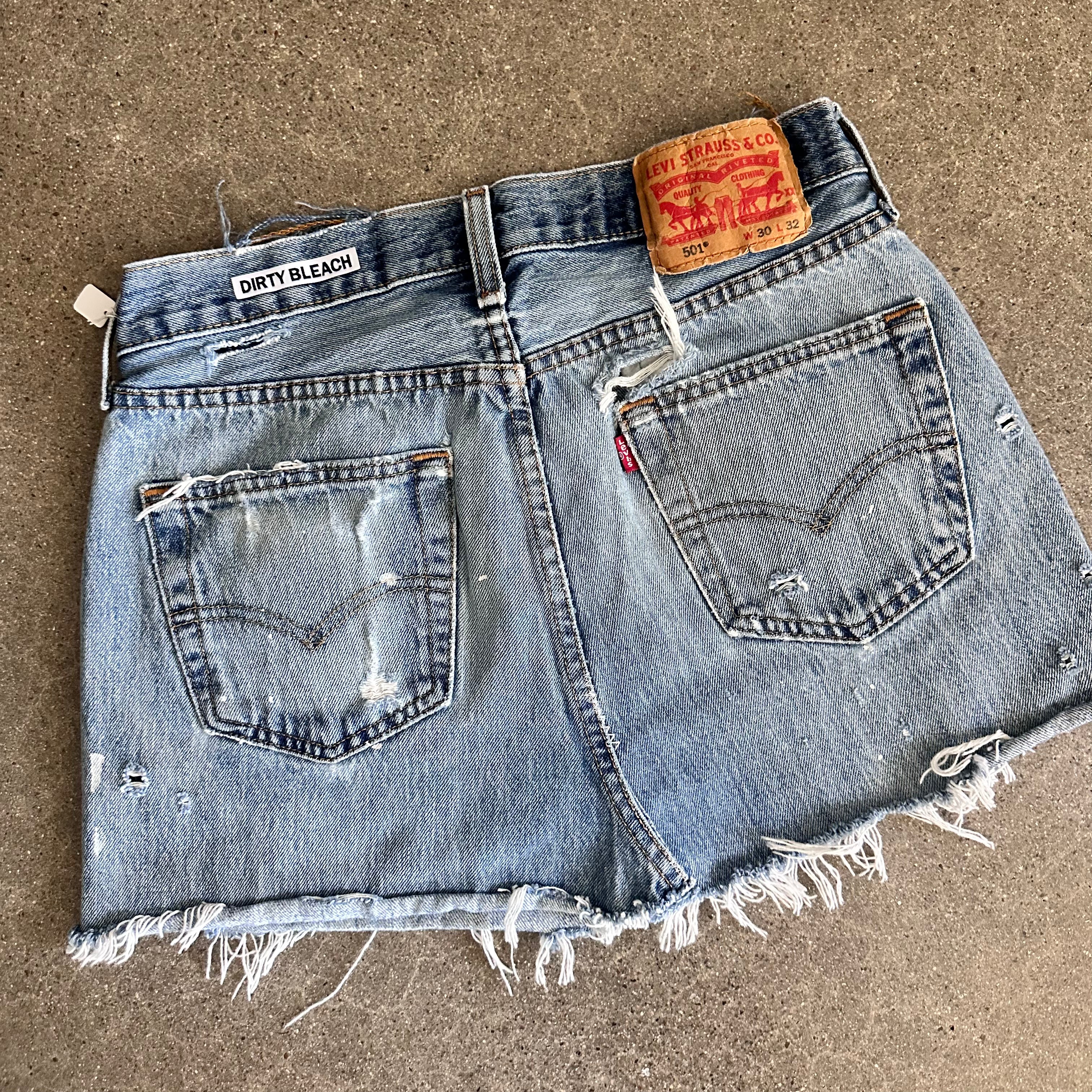 Levis Cutoff skirt 15” flat lay