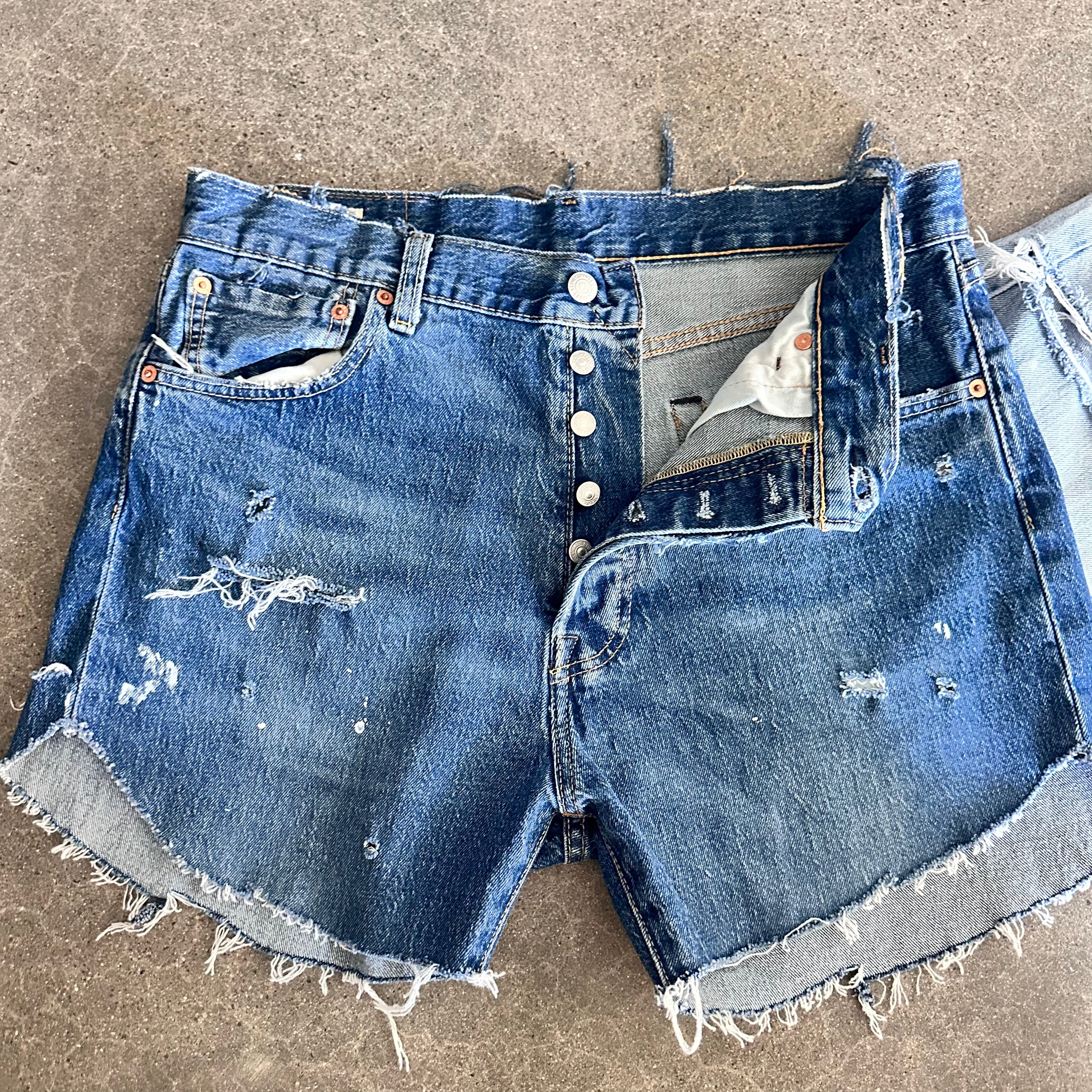 Levis Cutoffs 17” flat lay