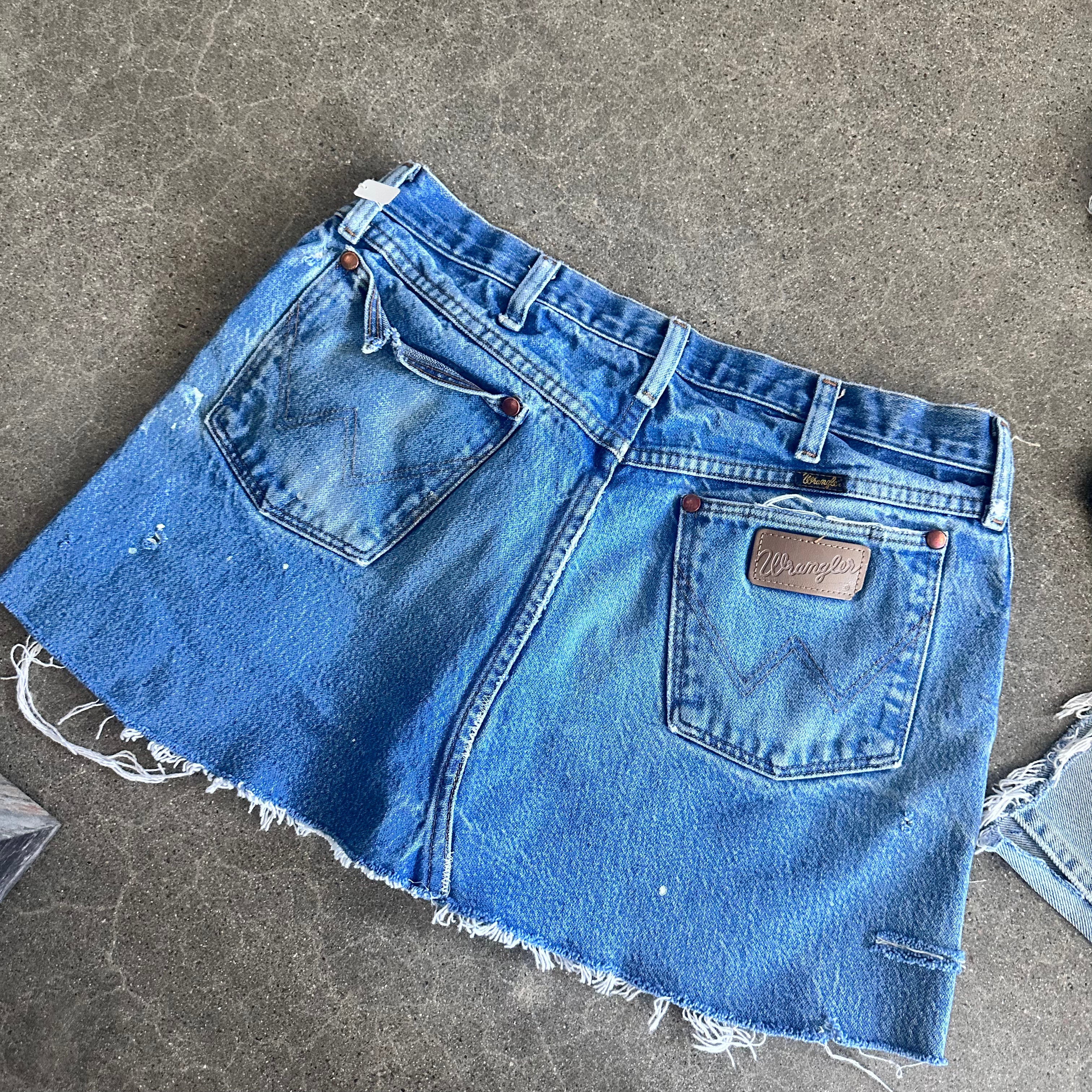 Wrangler Cutoff skirt 16” flat lay
