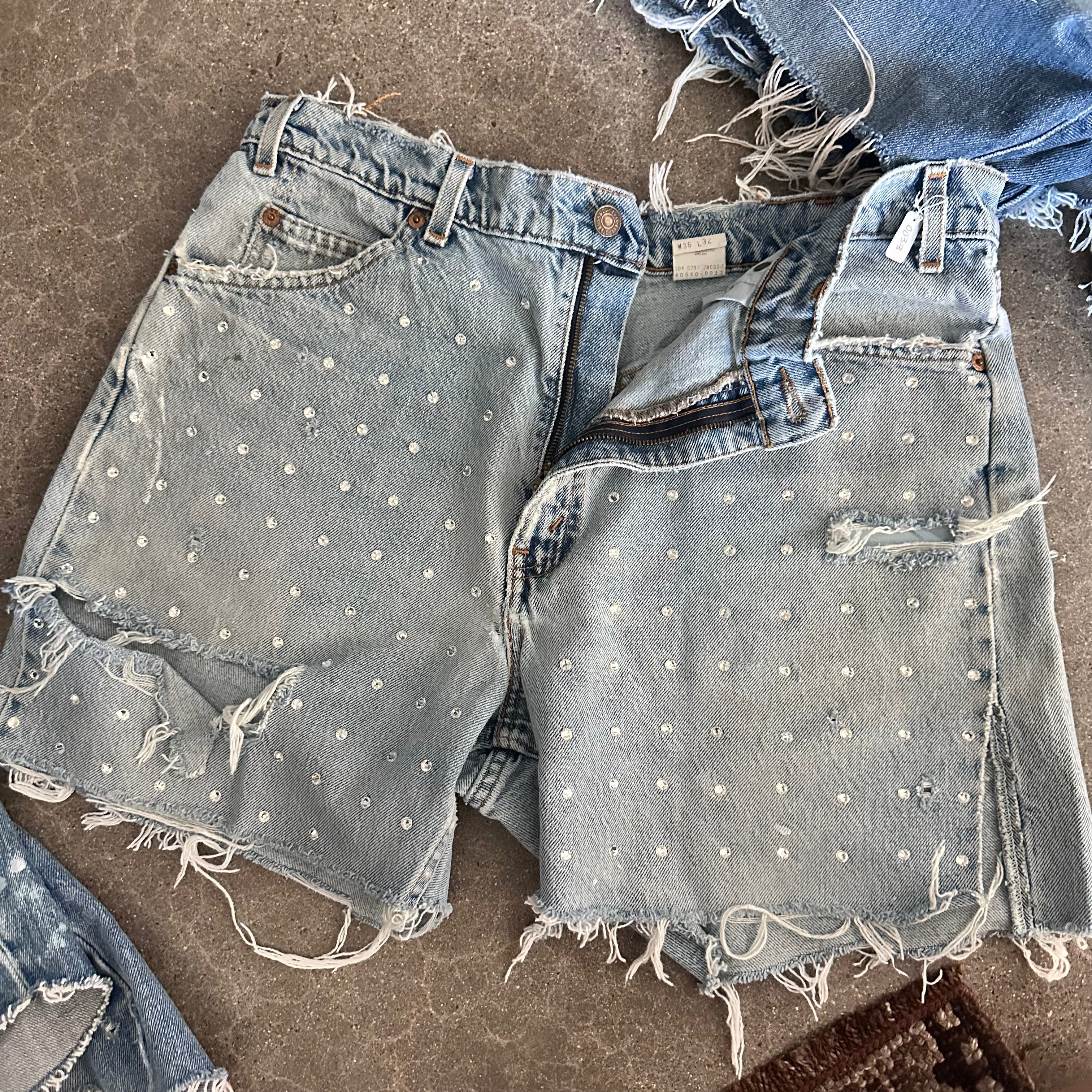 Levi’s Cutoffs 17” flat lay